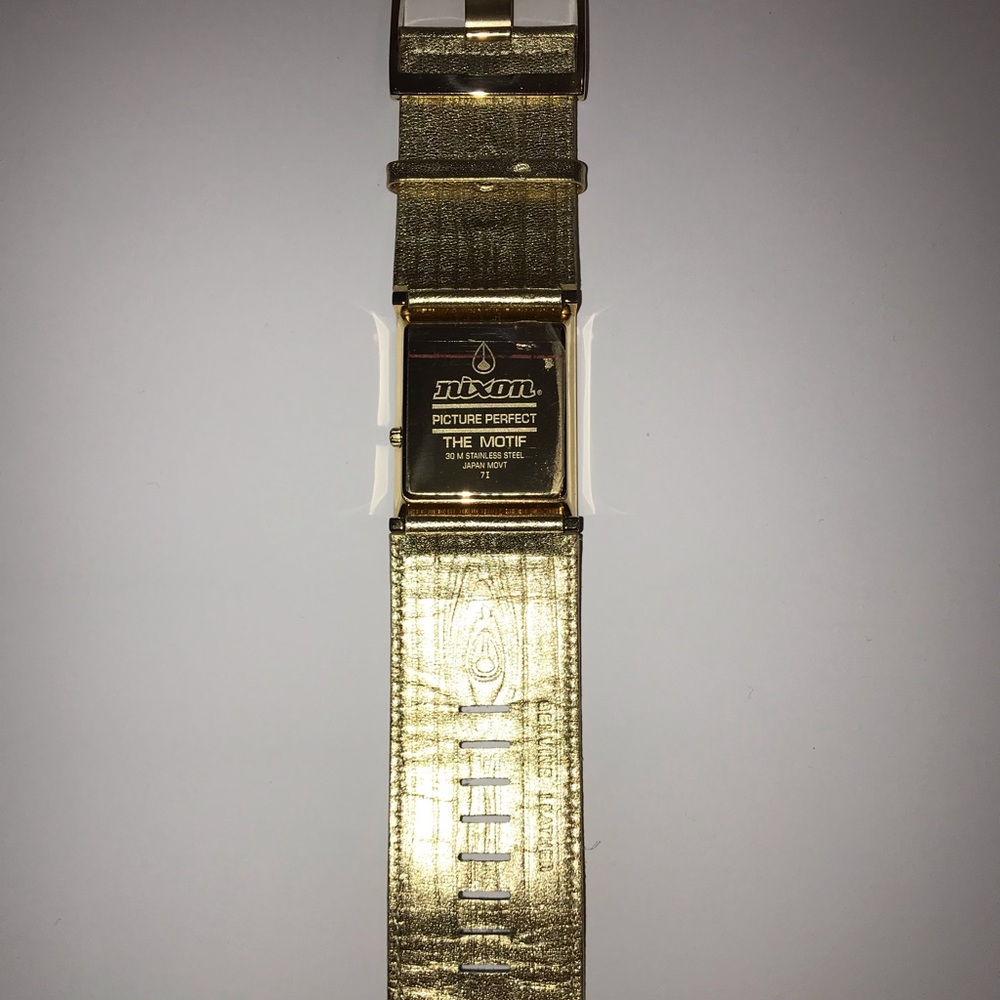 Nixon gold large gold face watch - Picture 5 of 5